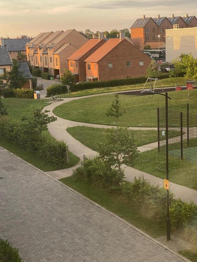 Contemporary Trumpington Apartment With Self Check-In ,Free On-Site Parking, Terrace, Super Fast Wifi & 5 Mins Drive To Papworth & Addenbrookes Hospitals Cambridge  Extérieur photo
