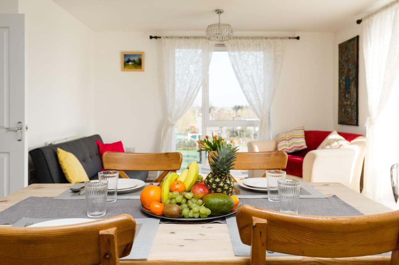 Contemporary Trumpington Apartment With Self Check-In ,Free On-Site Parking, Terrace, Super Fast Wifi & 5 Mins Drive To Papworth & Addenbrookes Hospitals Cambridge  Extérieur photo