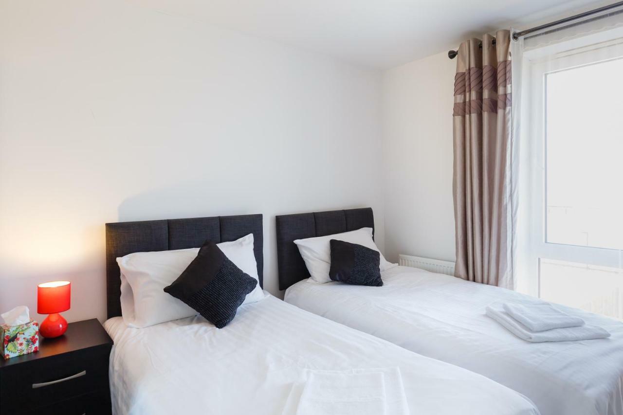 Contemporary Trumpington Apartment With Self Check-In ,Free On-Site Parking, Terrace, Super Fast Wifi & 5 Mins Drive To Papworth & Addenbrookes Hospitals Cambridge  Extérieur photo